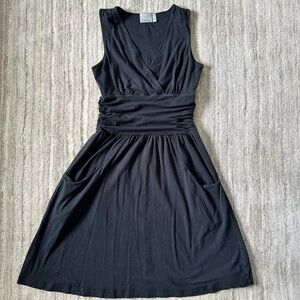 ATHLETA Sleeveless, V-neck, Ruched-waist Summer Dress with pockets